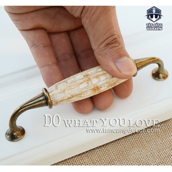 Alternative view of Tay Nắm Sứ Cổ Điển 47 - KT : 14.8cm