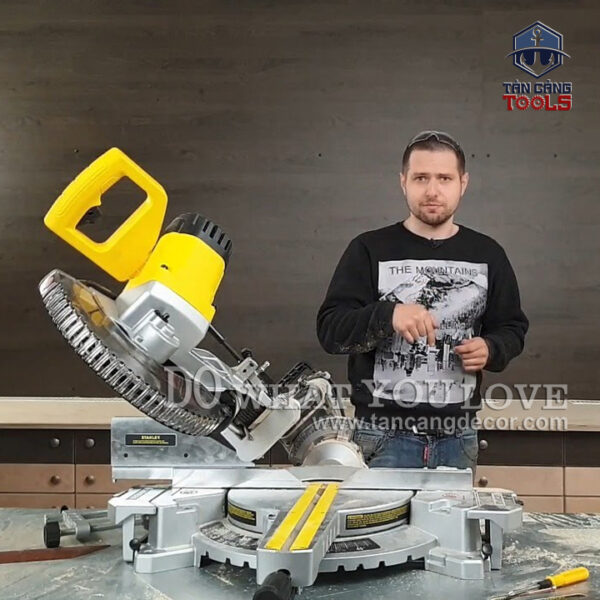 Alternative view of Máy Cưa Cắt Đa Góc Trục Trượt Stanley SM18