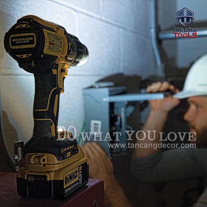 Combo Máy Khoan Động Lực Dùng Pin DeWalt 18V DCD996P2 ( Thân Máy, Thùng Nhựa, 1 Sạc, 2 Pin 5.0 Ah ) - Ảnh 9